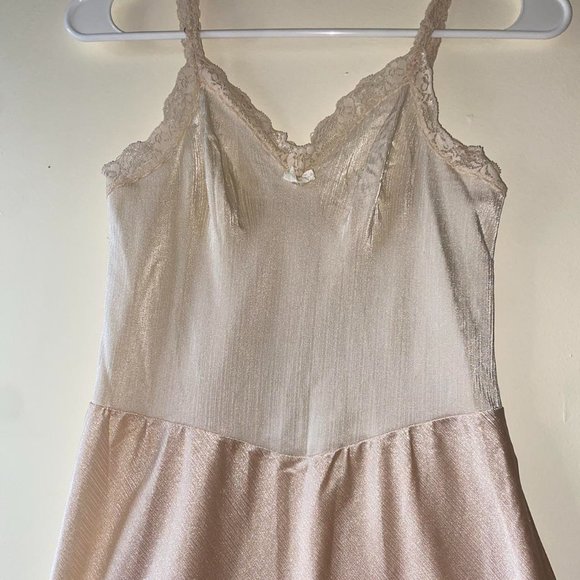 creamy lace slip with a pale pink peachy bottom - Picture 1 of 4